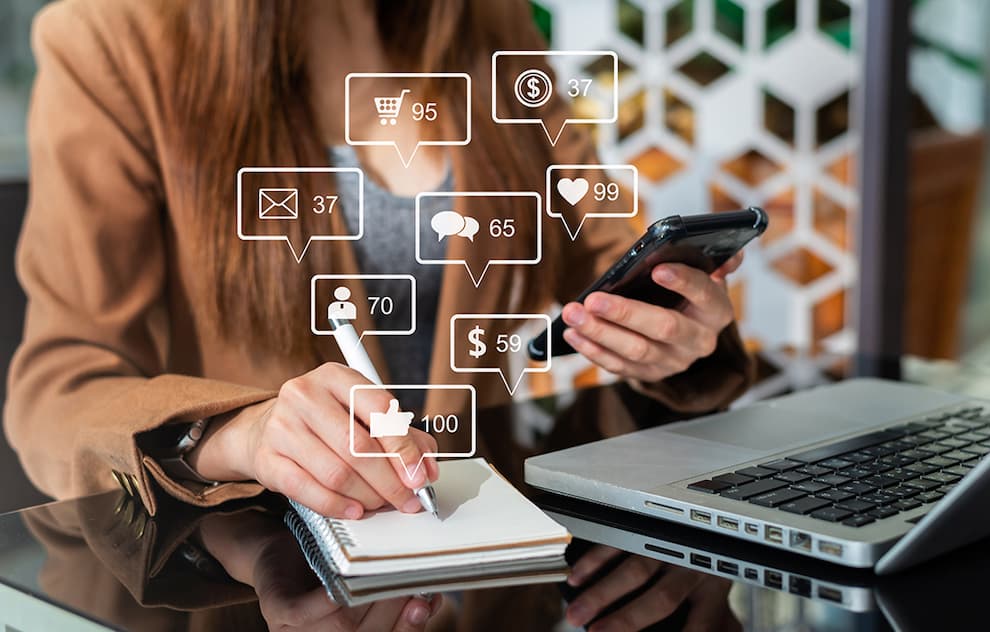 Social Media Marketing vs. Social Media Management: A Comprehensive Comparison
